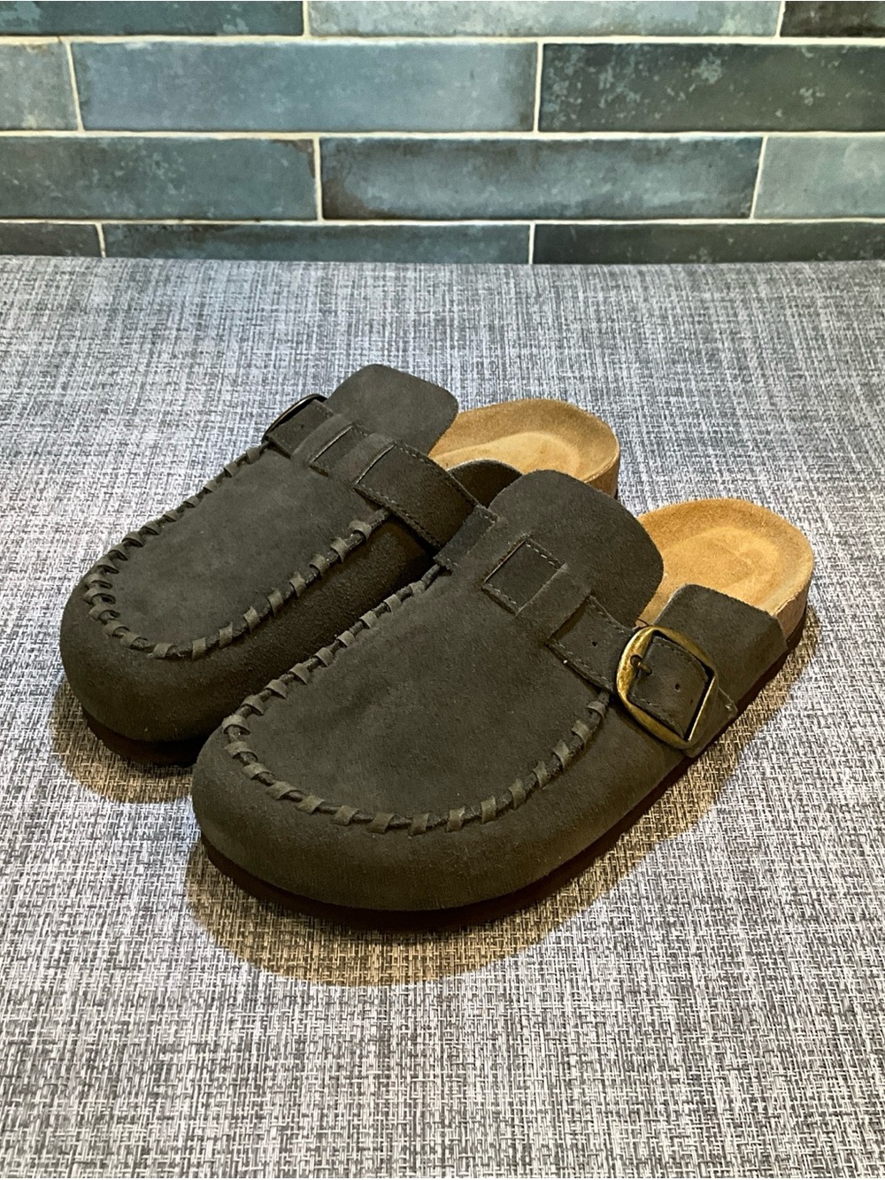 Cushionaire Canoe Suede Clogs In Khaki Women’s Size 8M - NEW - Picture 3 of 16